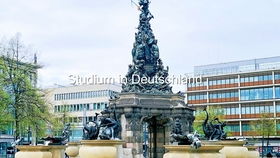 bibliothek uni mannheim,Location and Architecture